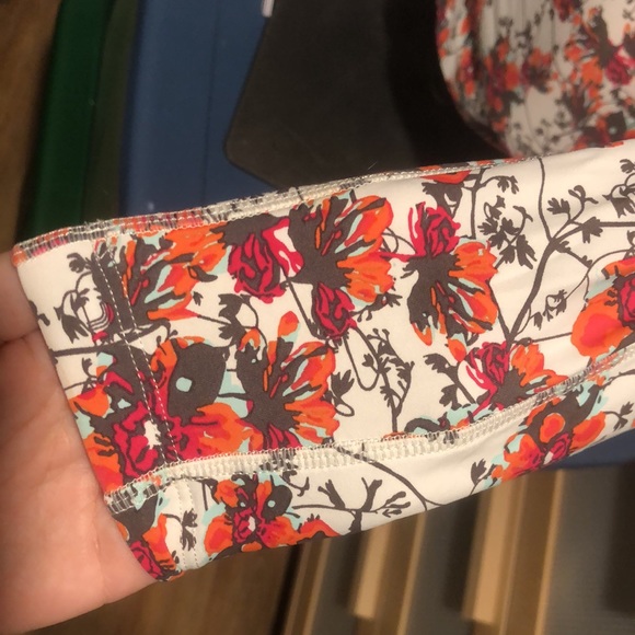 Woman’s floral printed long sleeve workout top - Picture 3 of 4